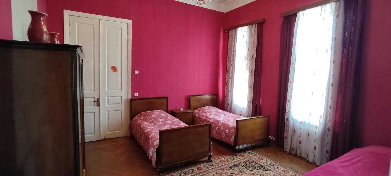 Guest House Tall Rooms Зугдиди Екстериор снимка