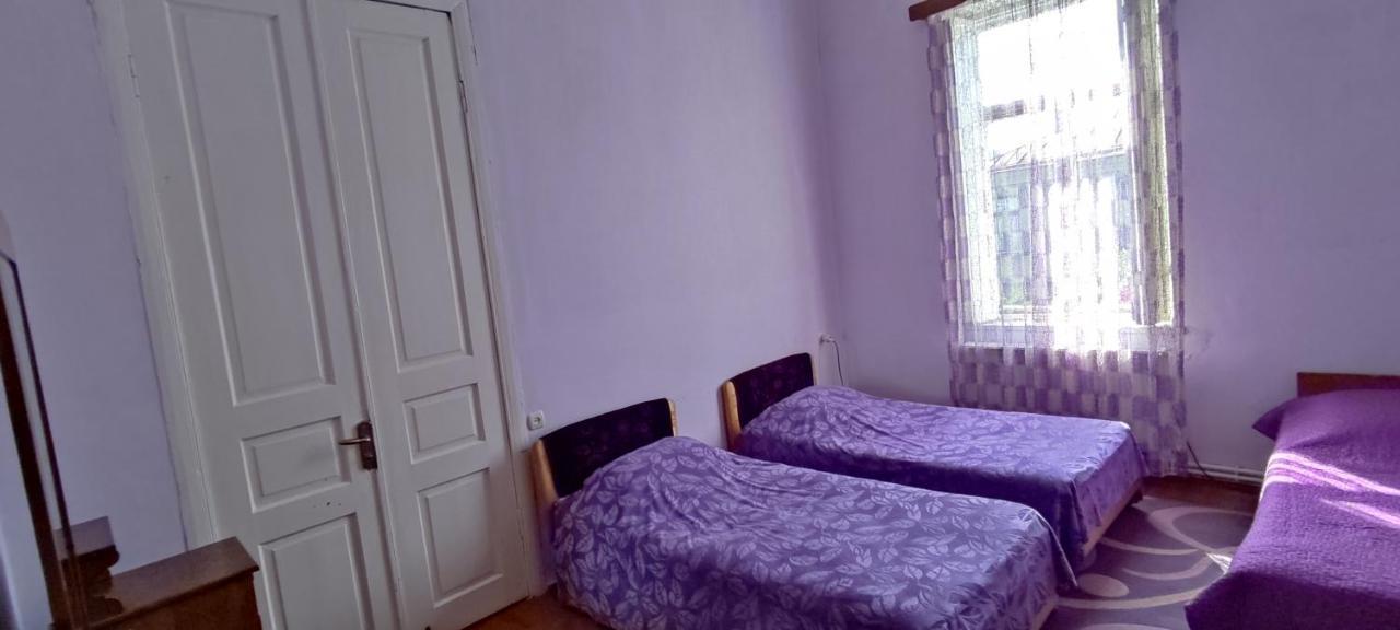 Guest House Tall Rooms Зугдиди Екстериор снимка
