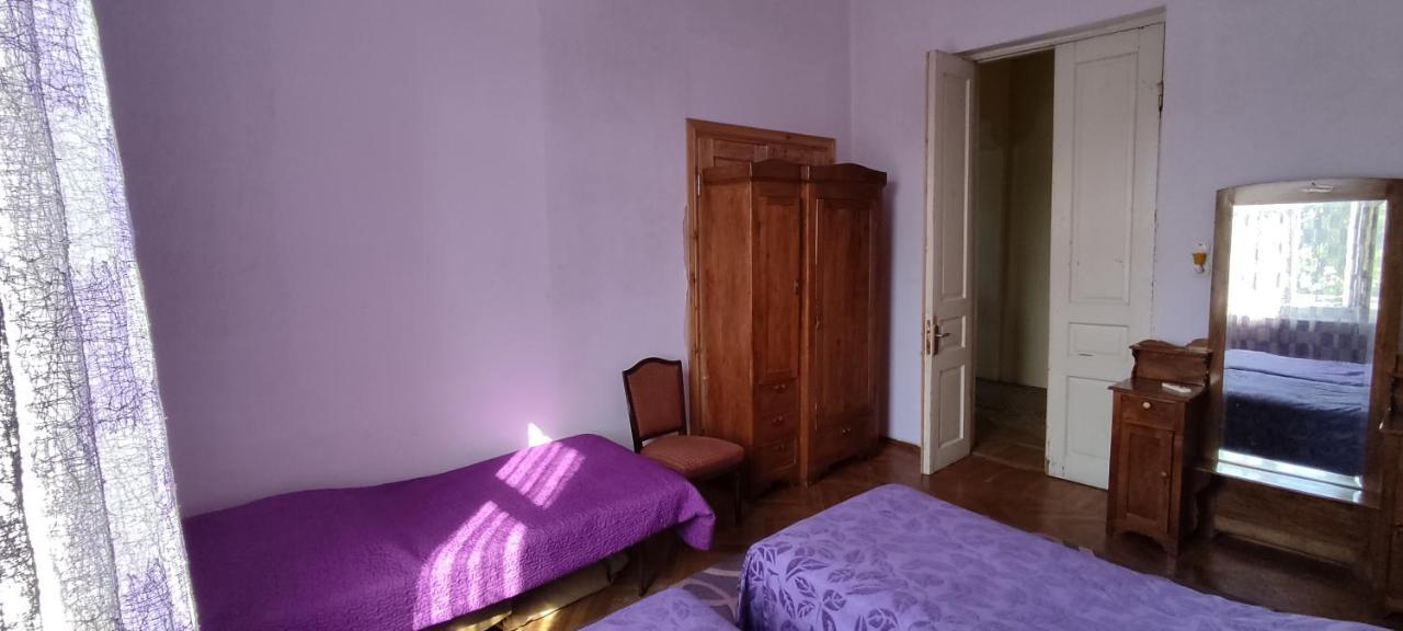 Guest House Tall Rooms Зугдиди Екстериор снимка
