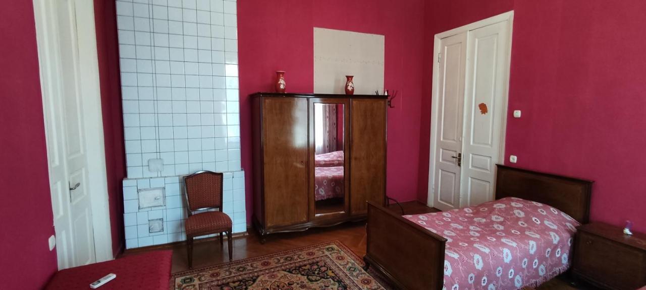Guest House Tall Rooms Зугдиди Екстериор снимка