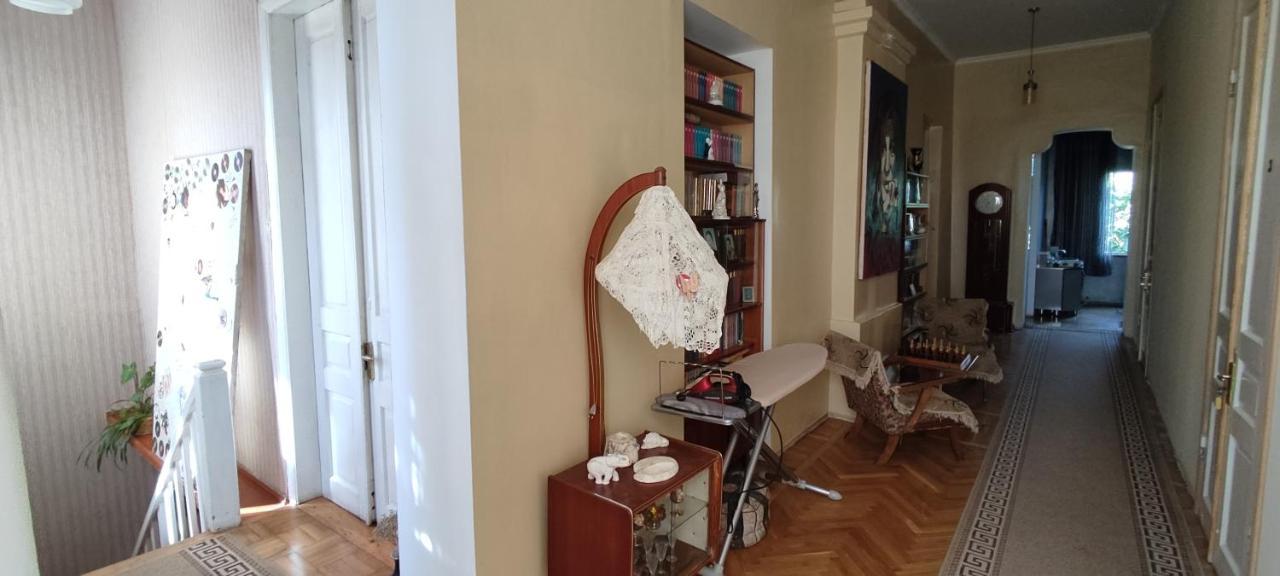 Guest House Tall Rooms Зугдиди Екстериор снимка