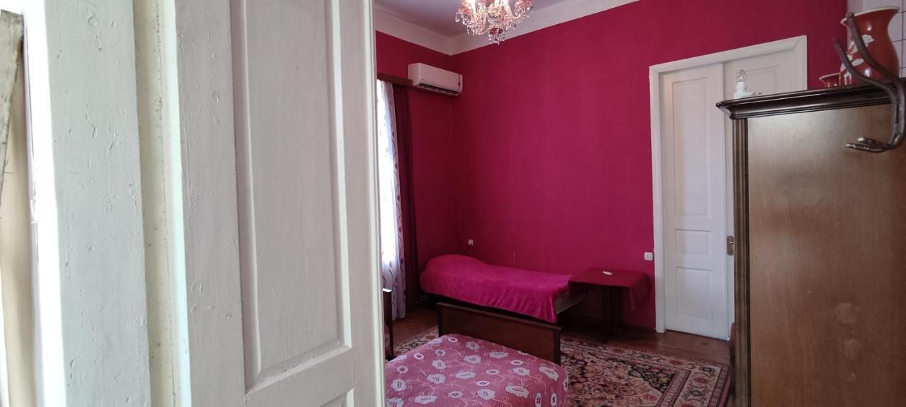 Guest House Tall Rooms Зугдиди Екстериор снимка