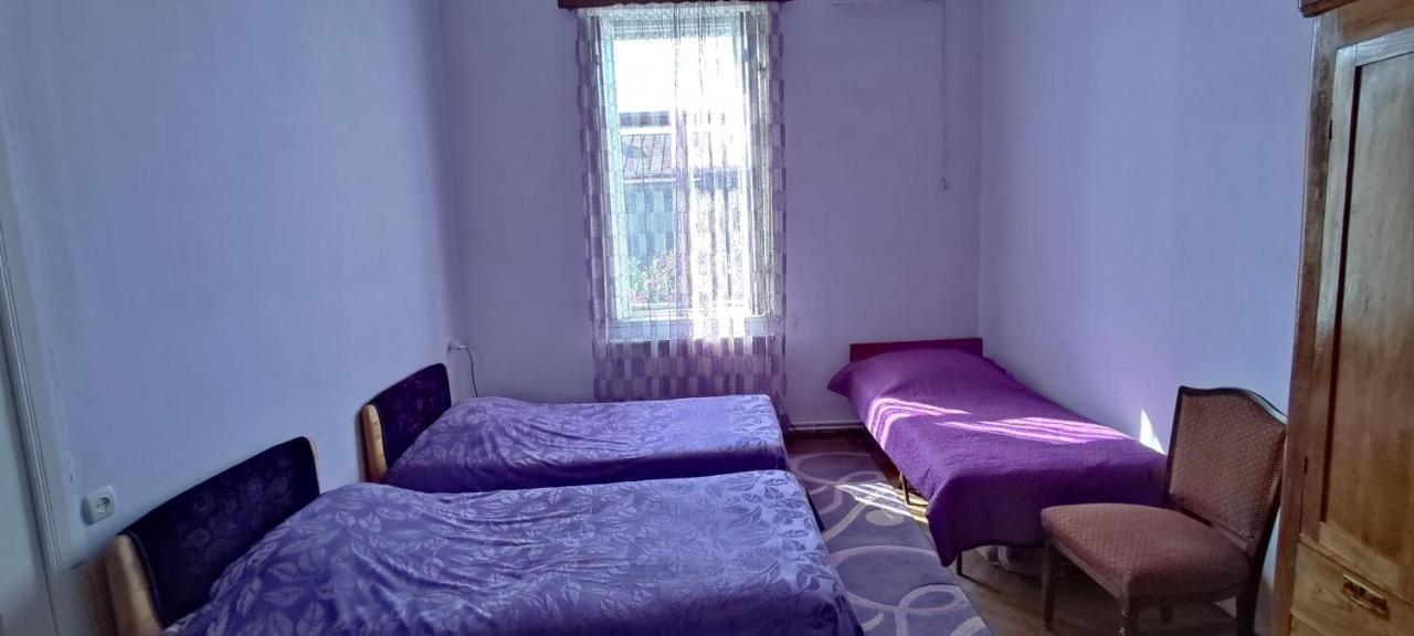 Guest House Tall Rooms Зугдиди Екстериор снимка