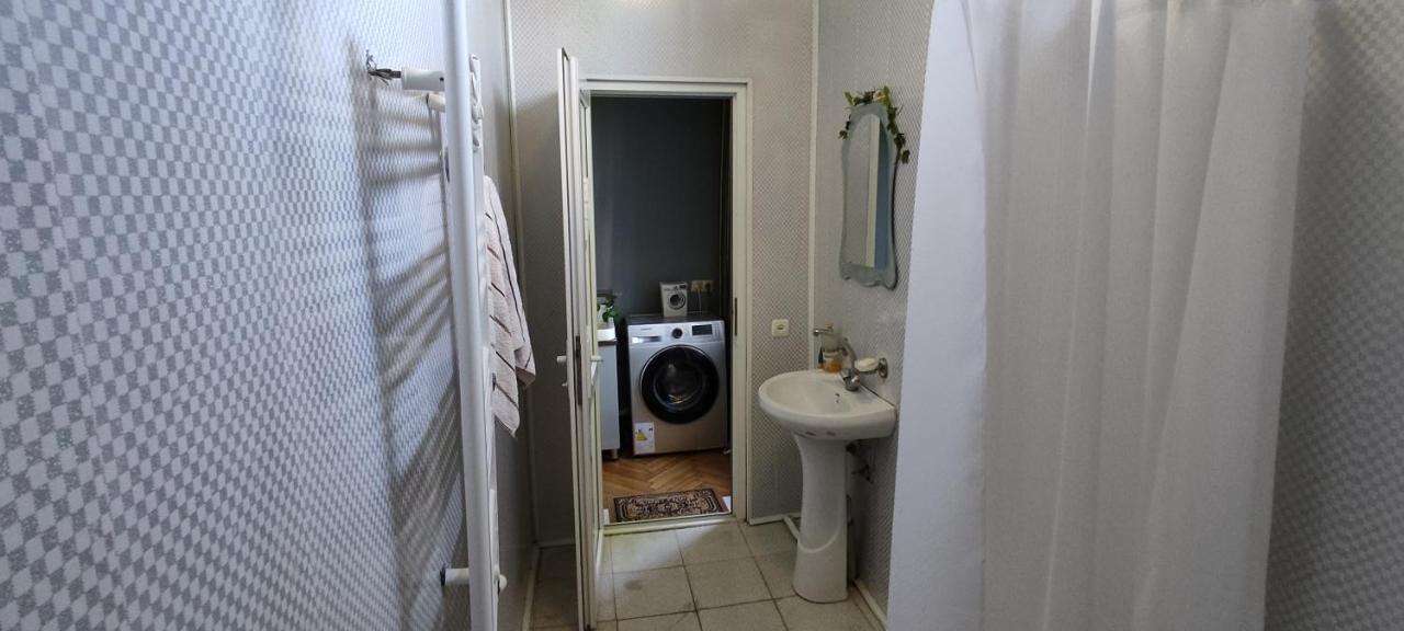 Guest House Tall Rooms Зугдиди Екстериор снимка