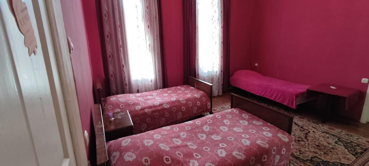 Guest House Tall Rooms Зугдиди Екстериор снимка