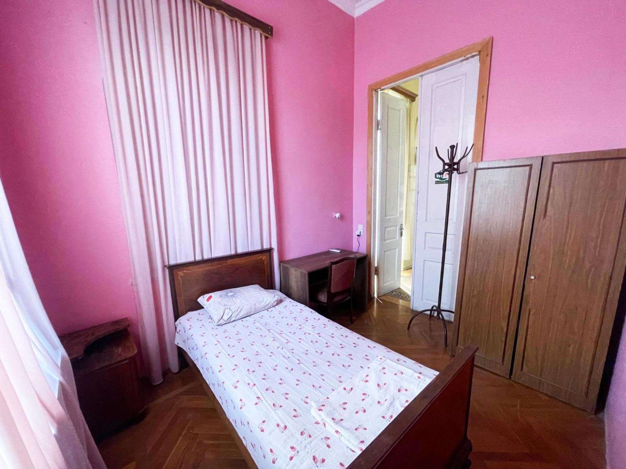 Guest House Tall Rooms Зугдиди Екстериор снимка