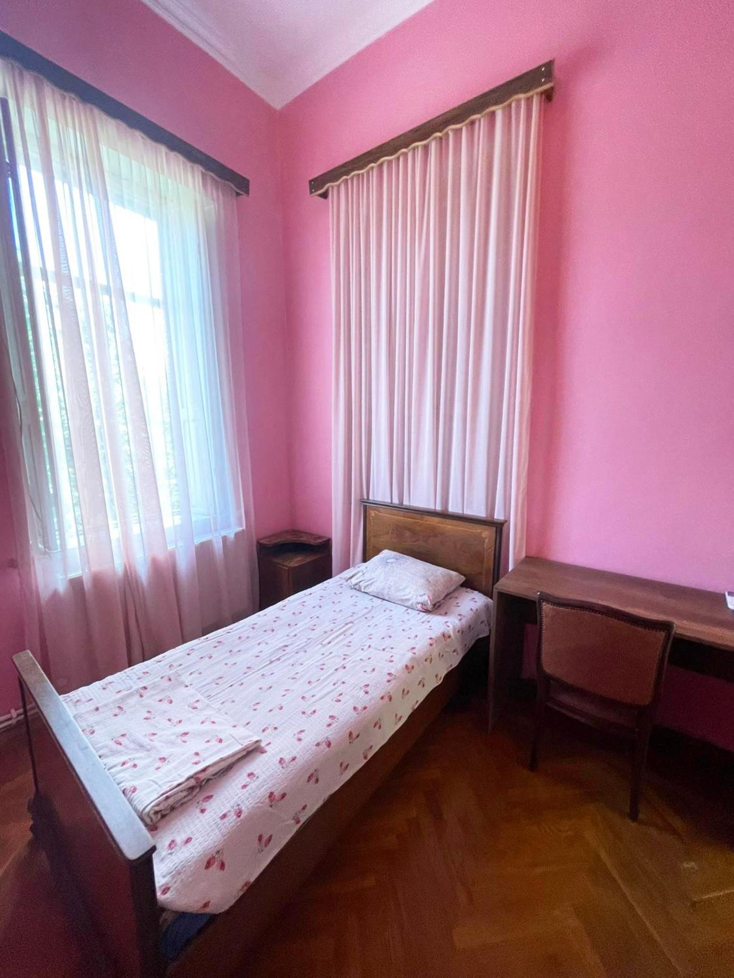 Guest House Tall Rooms Зугдиди Екстериор снимка
